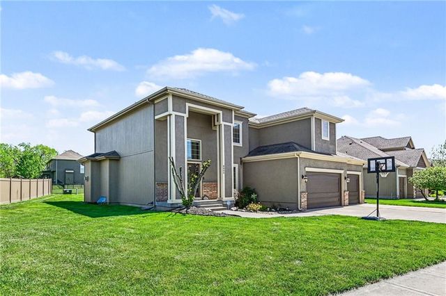 8804 SE 1st Street, Lee's Summit, MO 64064