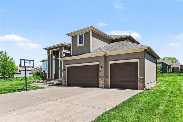 8804 SE 1st Street, Lee's Summit, MO 64064