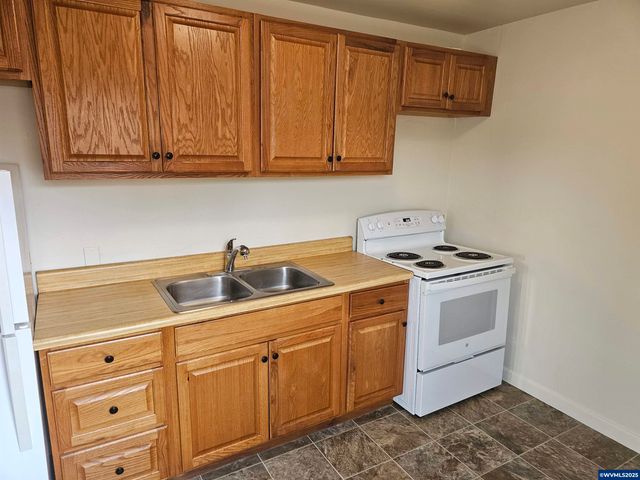 256 University (& 260) St, Jefferson, OR 97352