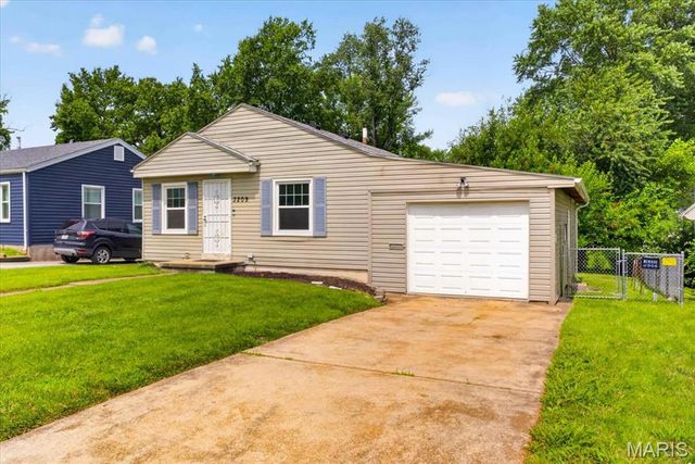 3209 Lynros Drive, St Ann, MO 63074