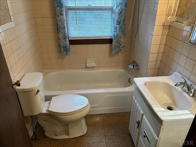 207 Winston Ridge Road, Lynchburg, VA 24501