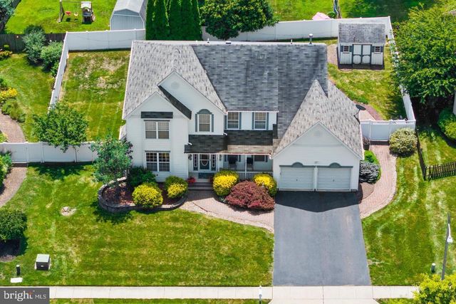 35 DARK LEAF DR, Hamilton, NJ 08610