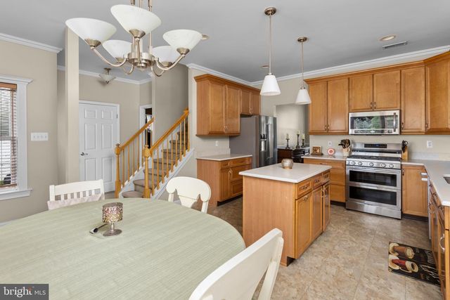 35 DARK LEAF DR, Hamilton, NJ 08610