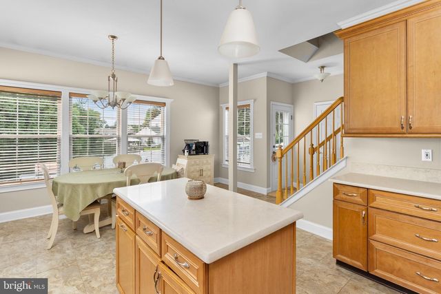 35 DARK LEAF DR, Hamilton, NJ 08610