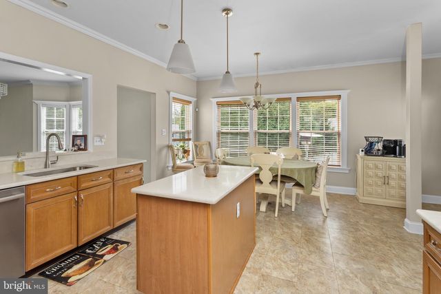 35 DARK LEAF DR, Hamilton, NJ 08610