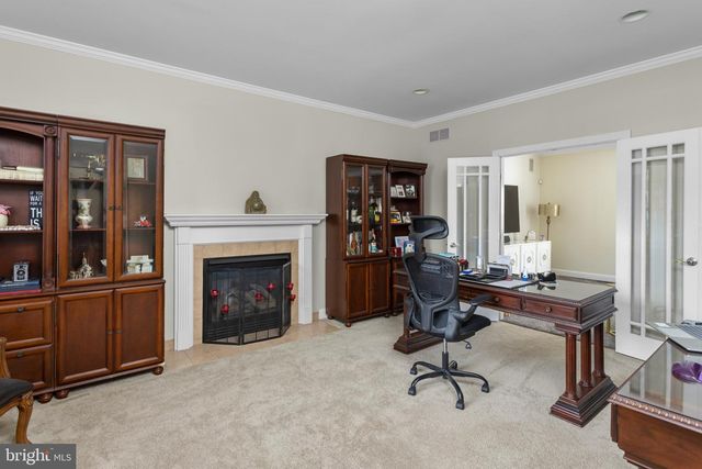 35 DARK LEAF DR, Hamilton, NJ 08610