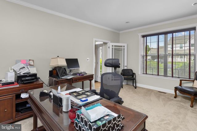 35 DARK LEAF DR, Hamilton, NJ 08610