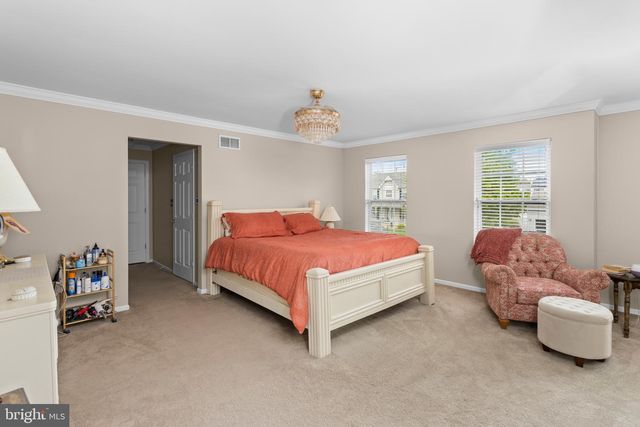 35 DARK LEAF DR, Hamilton, NJ 08610