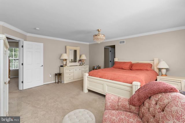 35 DARK LEAF DR, Hamilton, NJ 08610