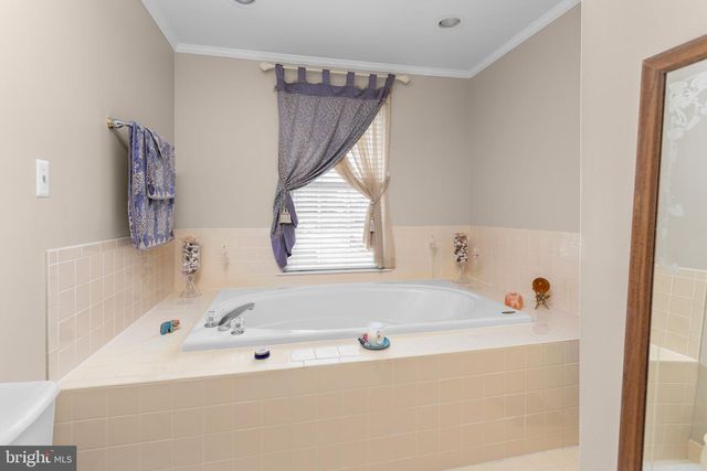35 DARK LEAF DR, Hamilton, NJ 08610