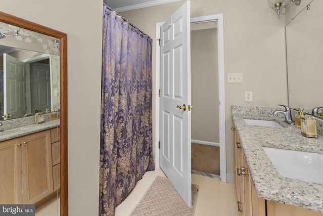 35 DARK LEAF DR, Hamilton, NJ 08610