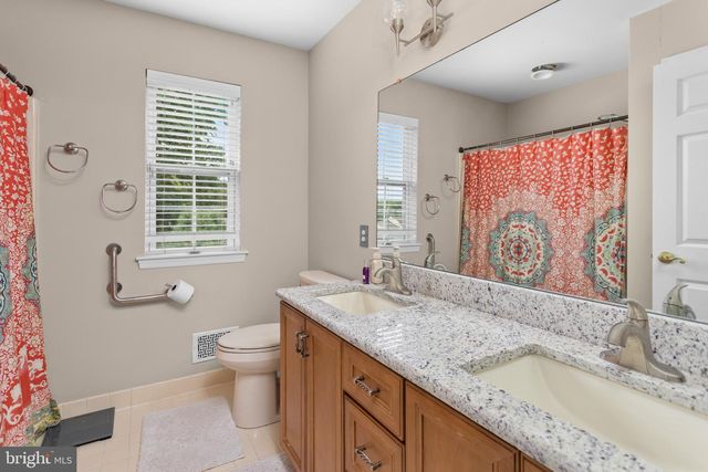 35 DARK LEAF DR, Hamilton, NJ 08610