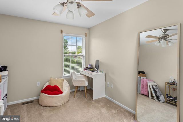 35 DARK LEAF DR, Hamilton, NJ 08610