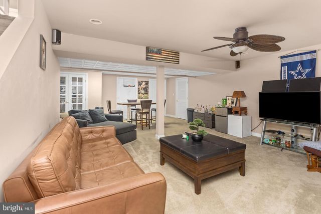 35 DARK LEAF DR, Hamilton, NJ 08610