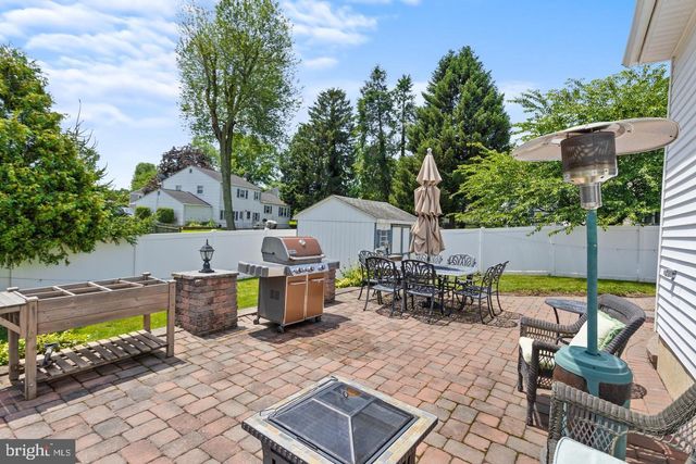 35 DARK LEAF DR, Hamilton, NJ 08610