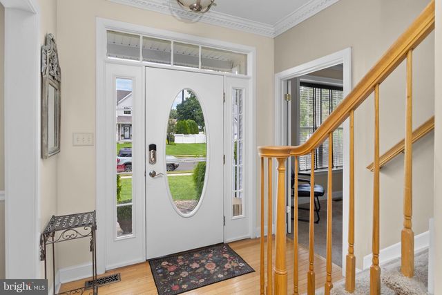 35 DARK LEAF DR, Hamilton, NJ 08610