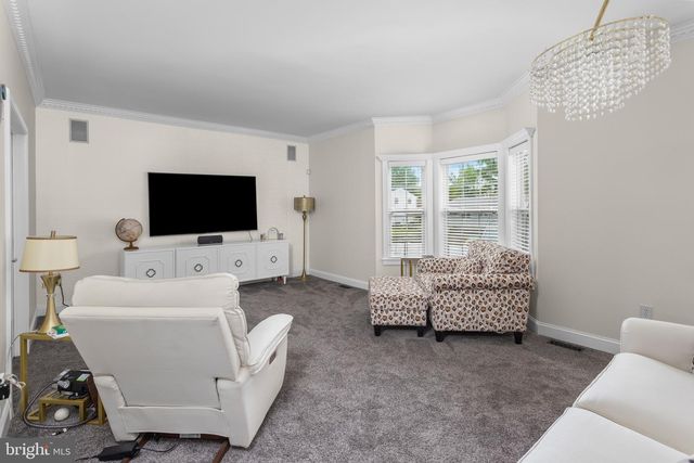 35 DARK LEAF DR, Hamilton, NJ 08610