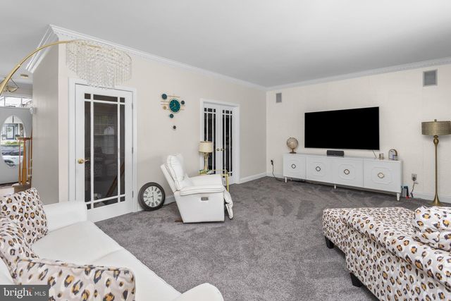 35 DARK LEAF DR, Hamilton, NJ 08610