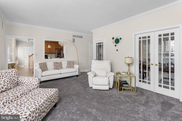 35 DARK LEAF DR, Hamilton, NJ 08610