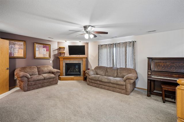 1213 S H Street, Indianola, IA 50125