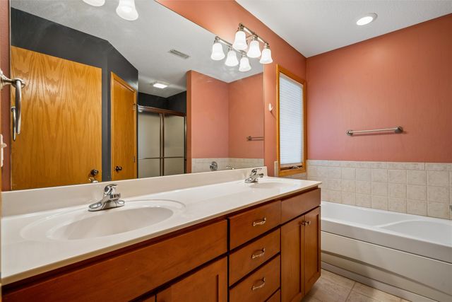 1213 S H Street, Indianola, IA 50125