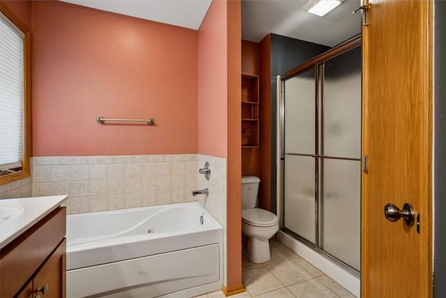 1213 S H Street, Indianola, IA 50125