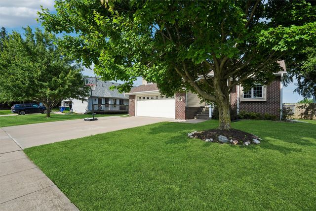 1213 S H Street, Indianola, IA 50125