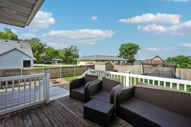 1213 S H Street, Indianola, IA 50125