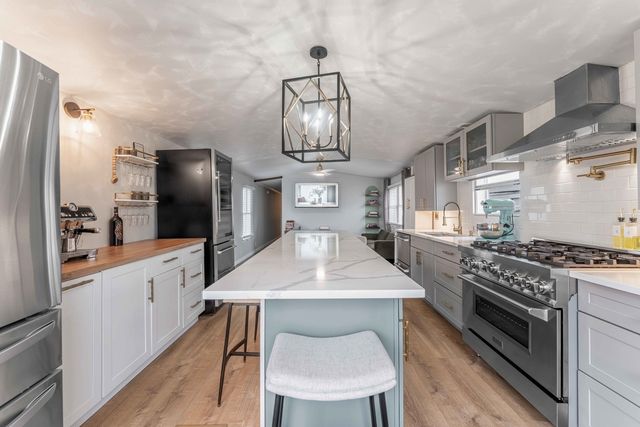 106 8th Avenue, Bartlett, IL 60103