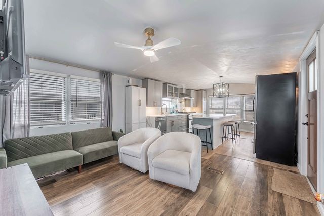 106 8th Avenue, Bartlett, IL 60103