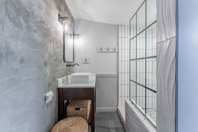 106 8th Avenue, Bartlett, IL 60103