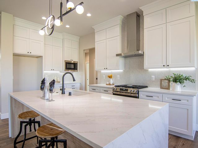 2839 Savanna Ave, Richland, WA 99352