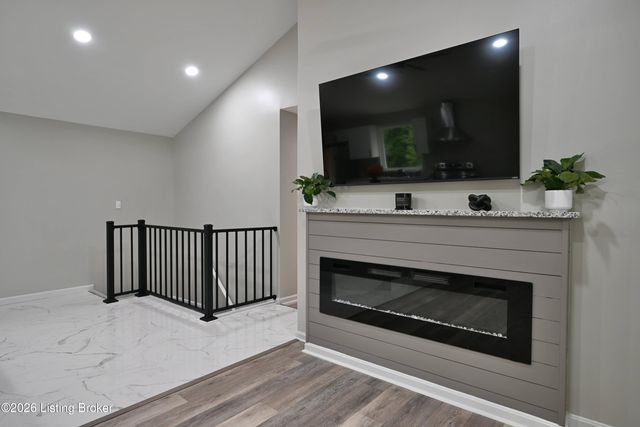 5921 Bluestone Rd, Louisville, KY 40219