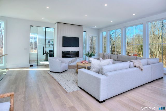 8 Loretta Court, Westport, CT 06880