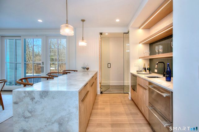 8 Loretta Court, Westport, CT 06880