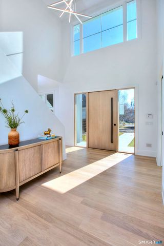 8 Loretta Court, Westport, CT 06880