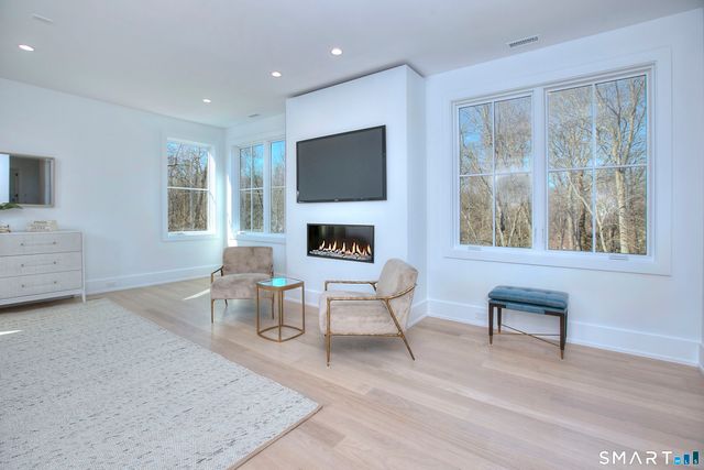 8 Loretta Court, Westport, CT 06880