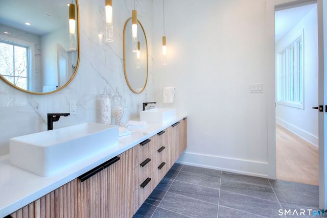 8 Loretta Court, Westport, CT 06880