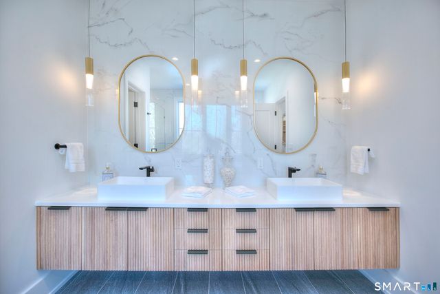 8 Loretta Court, Westport, CT 06880