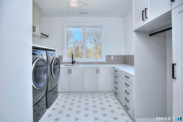 8 Loretta Court, Westport, CT 06880