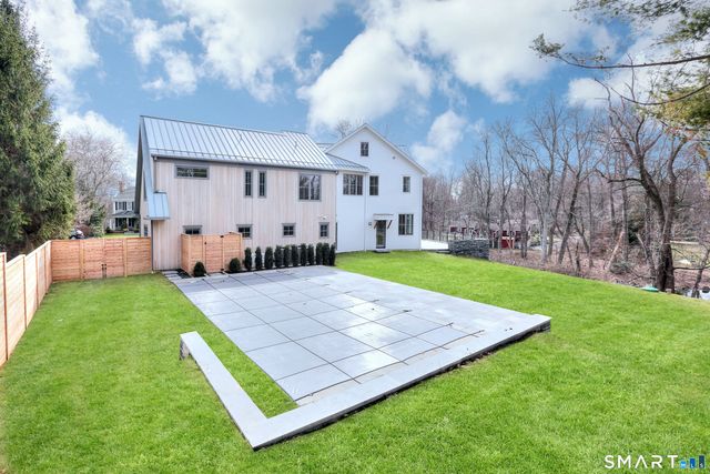 8 Loretta Court, Westport, CT 06880