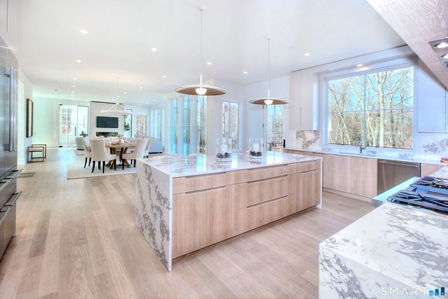 8 Loretta Court, Westport, CT 06880