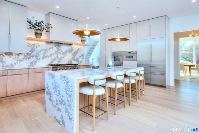 8 Loretta Court, Westport, CT 06880