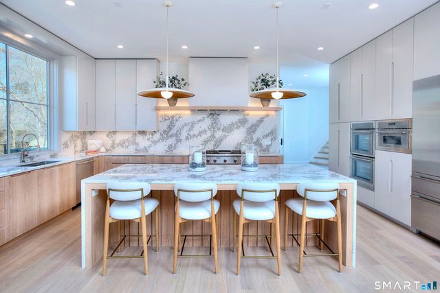 8 Loretta Court, Westport, CT 06880