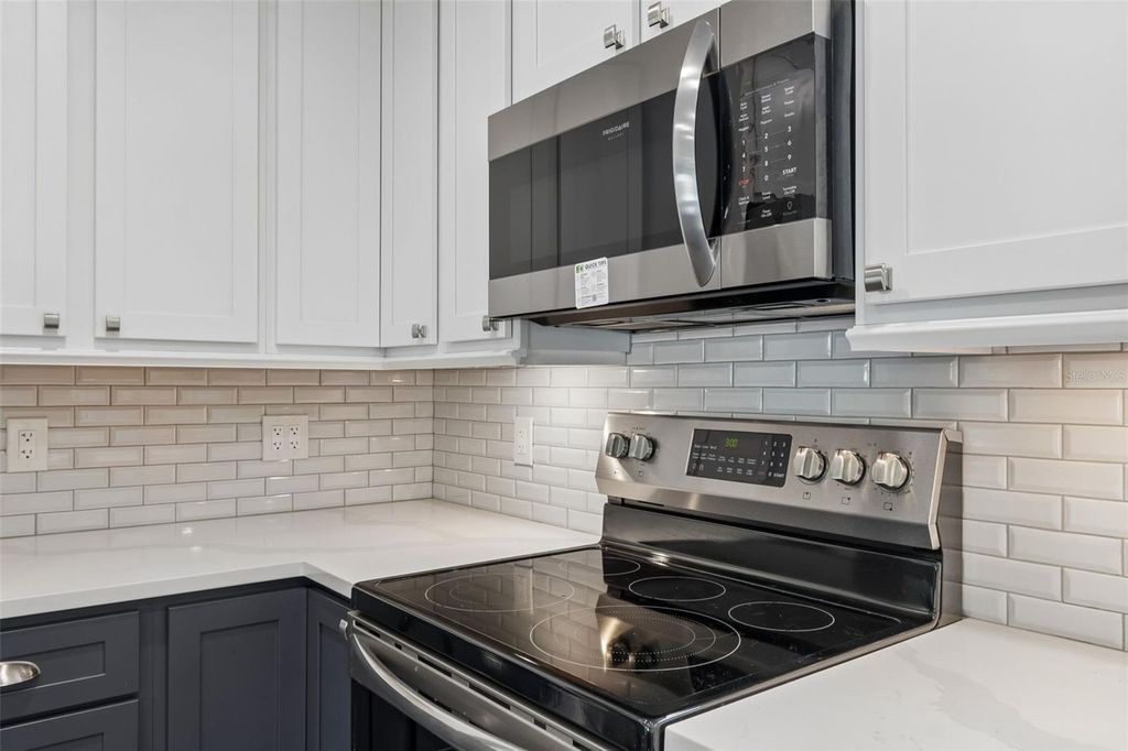 Image 11 of property listing at 13548 BELLEWOOD AVENUE, Seminole, FL 33776