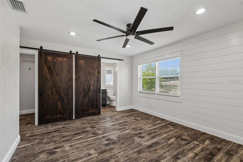 Image 16 of property listing at 13548 BELLEWOOD AVENUE, Seminole, FL 33776