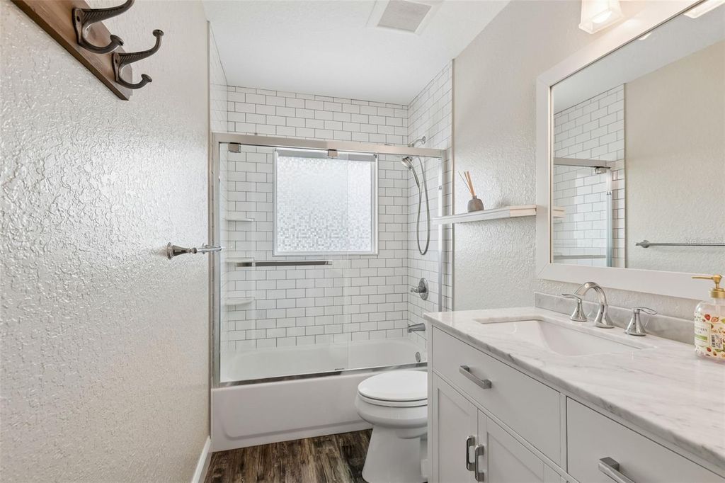 Image 20 of property listing at 13548 BELLEWOOD AVENUE, Seminole, FL 33776