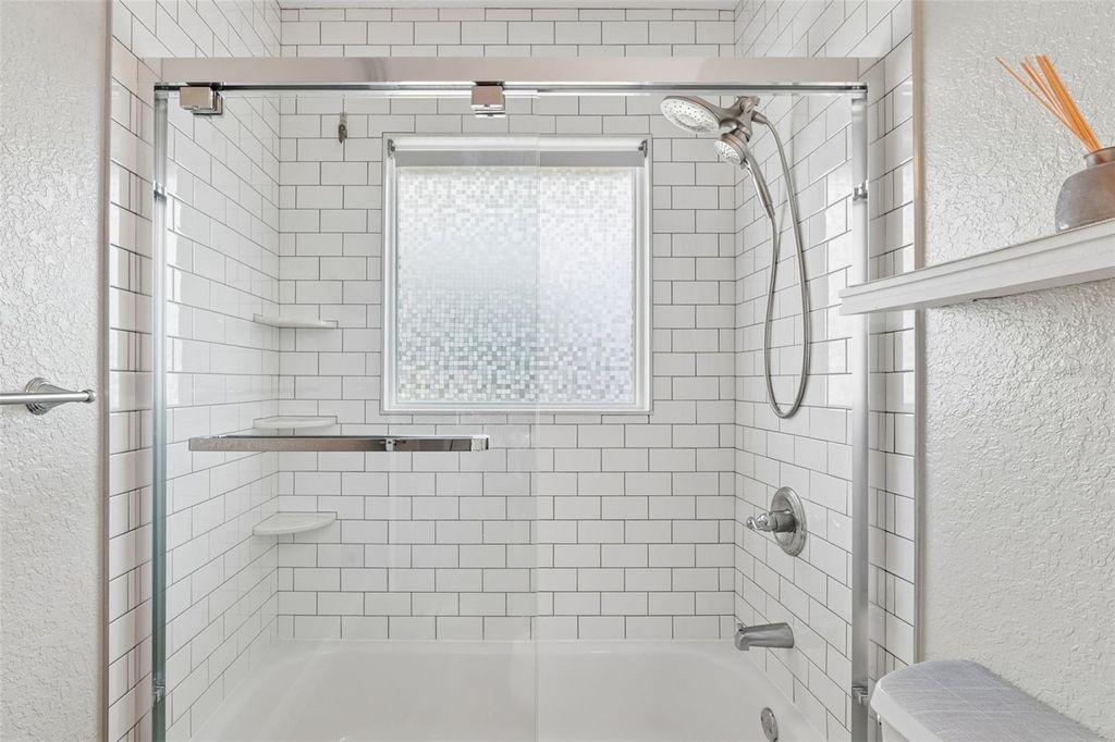 Image 21 of property listing at 13548 BELLEWOOD AVENUE, Seminole, FL 33776