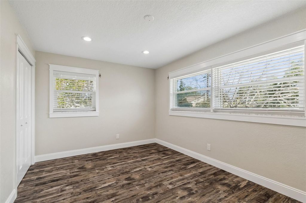 Image 23 of property listing at 13548 BELLEWOOD AVENUE, Seminole, FL 33776