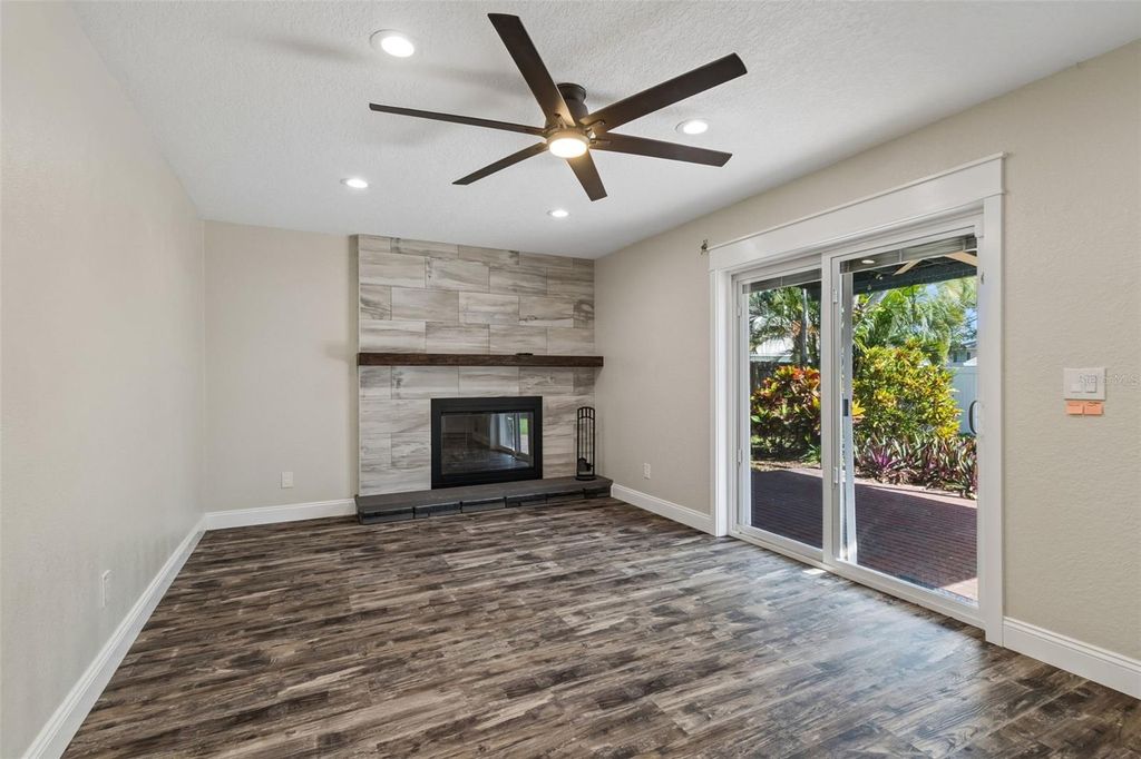 Image 26 of property listing at 13548 BELLEWOOD AVENUE, Seminole, FL 33776